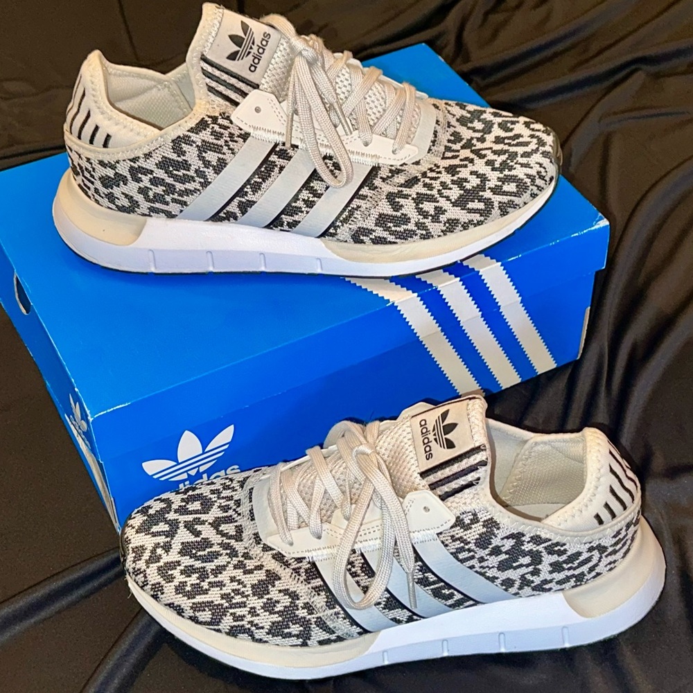 adidas - Swift Run Leopard Women's Sneakers